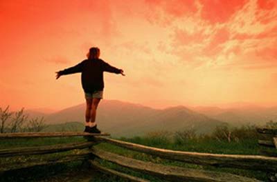 WomanOnFench_200x20011