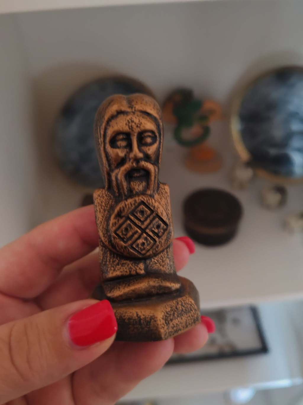 Domovoj – nevidljivi čuvar praga i duše doma&nbsp;🕯️🏡🌿